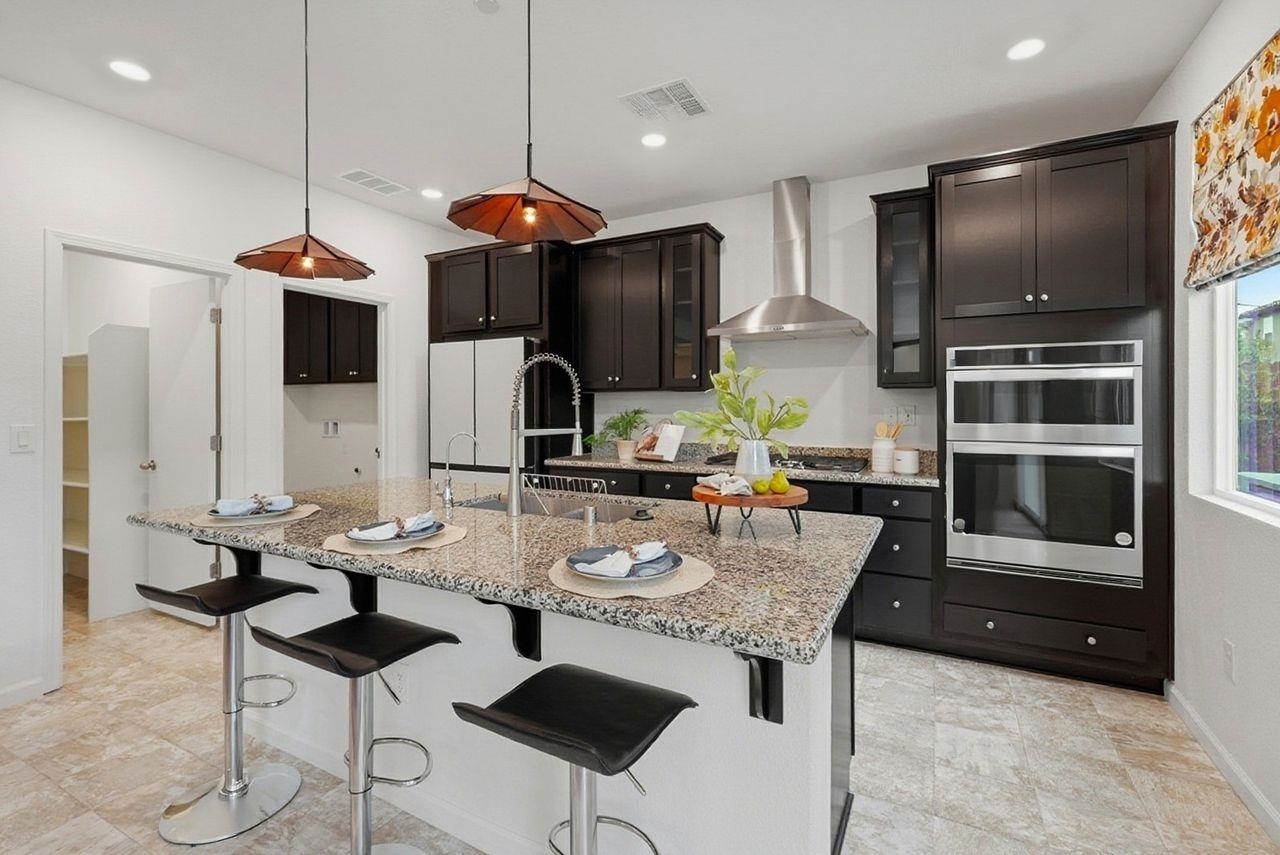 Detail Gallery Image 12 of 45 For 1444 Meridian St, Manteca,  CA 95337 - 5 Beds | 3 Baths