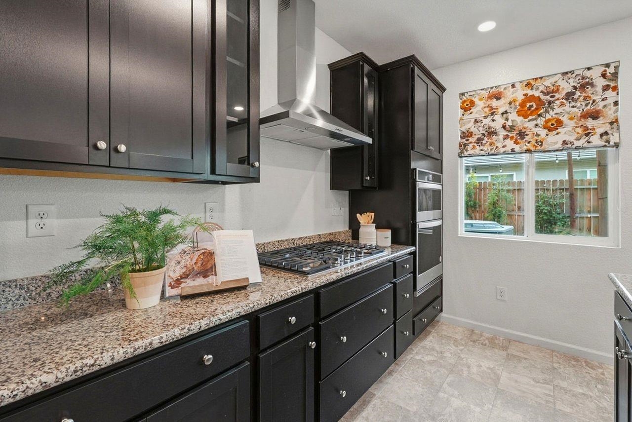 Detail Gallery Image 12 of 45 For 1444 Meridian St, Manteca,  CA 95337 - 5 Beds | 3 Baths