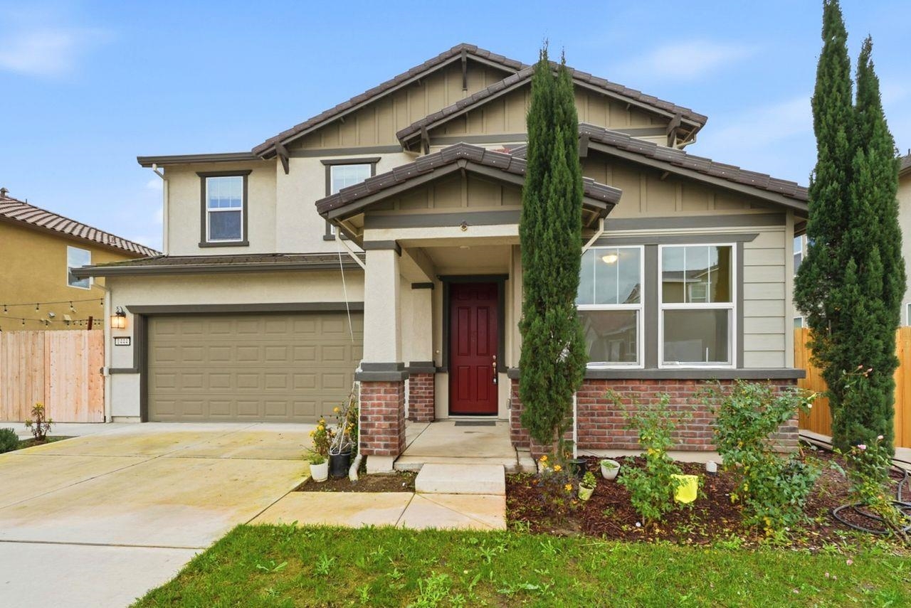 Detail Gallery Image 3 of 45 For 1444 Meridian St, Manteca,  CA 95337 - 5 Beds | 3 Baths