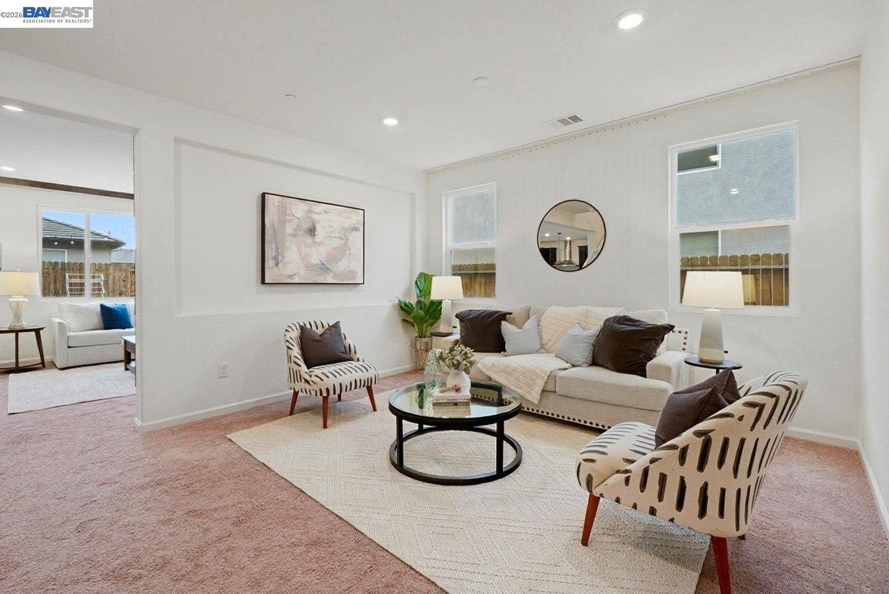 Detail Gallery Image 3 of 45 For 1444 Meridian St, Manteca,  CA 95337 - 5 Beds | 3 Baths