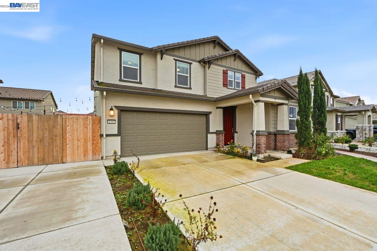 Detail Gallery Image 4 of 48 For 1444 Meridian St, Manteca,  CA 95337 - 5 Beds | 3 Baths