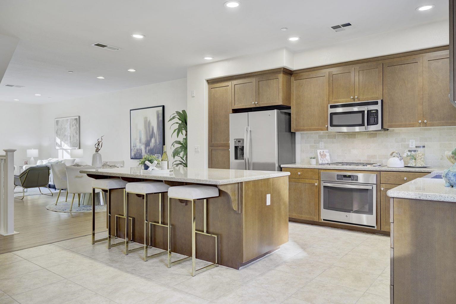 Detail Gallery Image 13 of 47 For 5399 Iron Horse Pkwy, Dublin,  CA 94568 - 3 Beds | 2/1 Baths