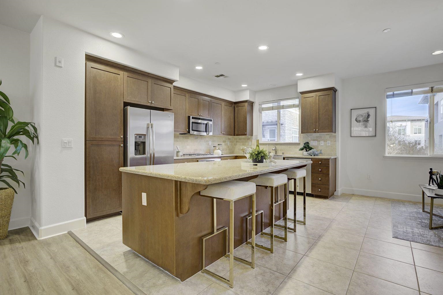 Detail Gallery Image 14 of 47 For 5399 Iron Horse Pkwy, Dublin,  CA 94568 - 3 Beds | 2/1 Baths