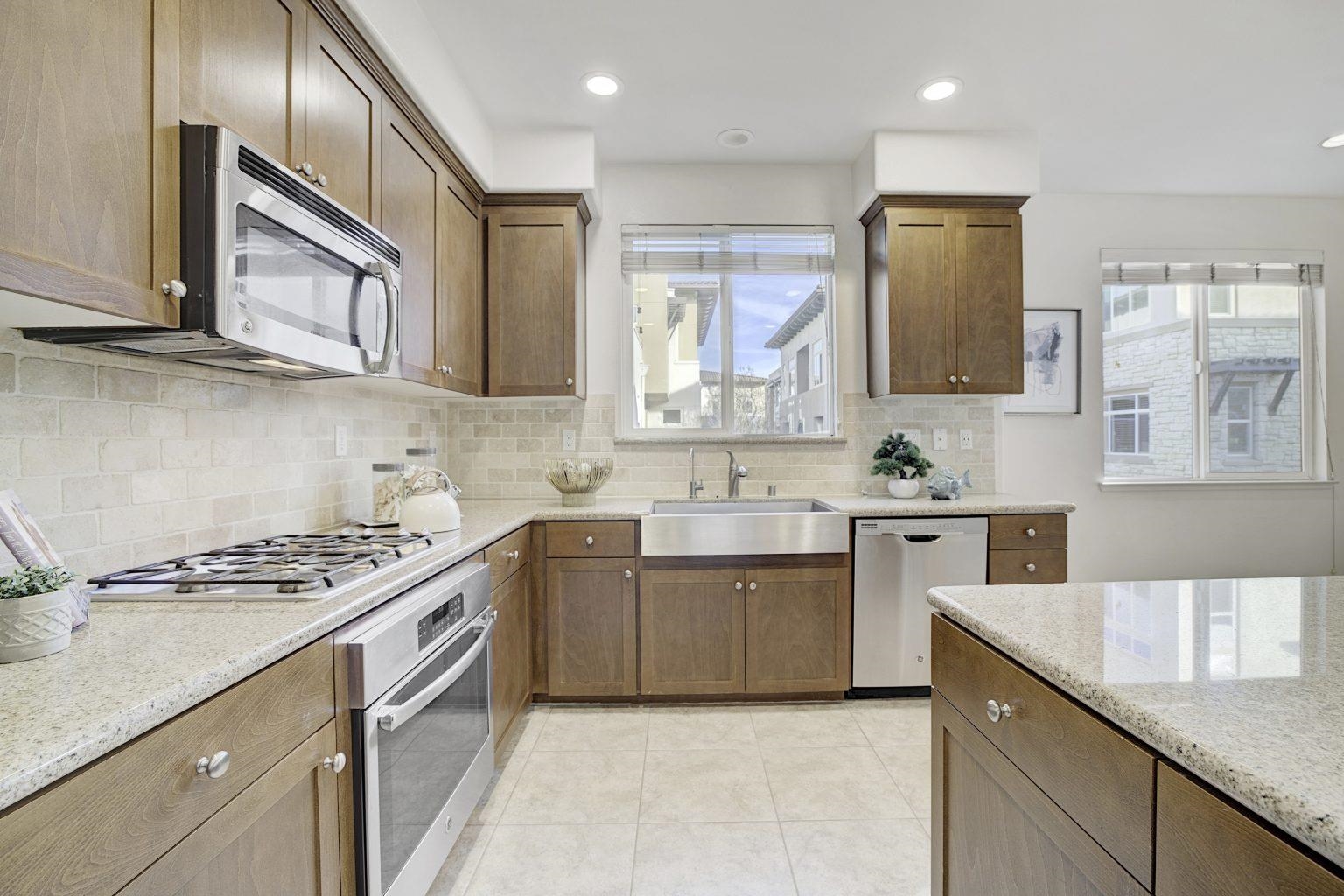 Detail Gallery Image 18 of 47 For 5399 Iron Horse Pkwy, Dublin,  CA 94568 - 3 Beds | 2/1 Baths