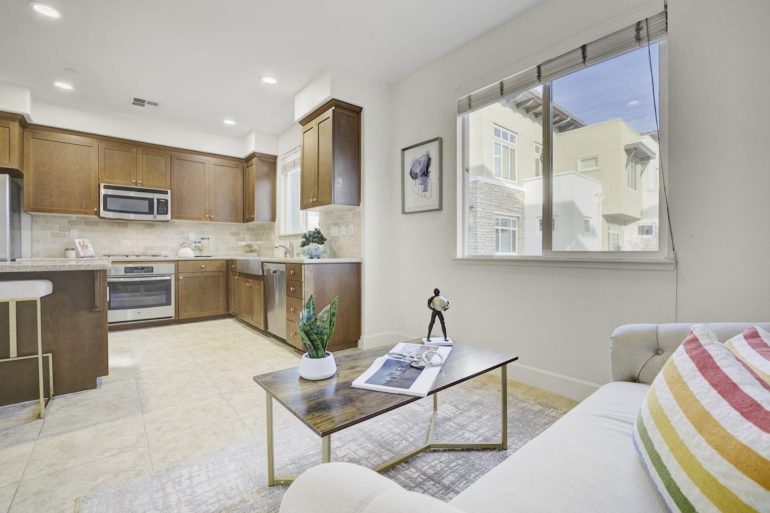 Detail Gallery Image 21 of 47 For 5399 Iron Horse Pkwy, Dublin,  CA 94568 - 3 Beds | 2/1 Baths