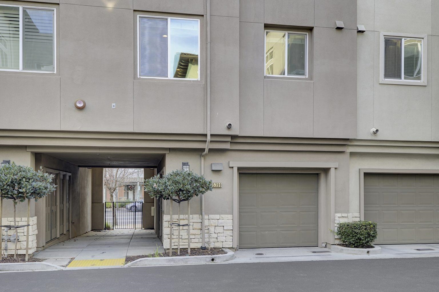 Detail Gallery Image 41 of 47 For 5399 Iron Horse Pkwy, Dublin,  CA 94568 - 3 Beds | 2/1 Baths