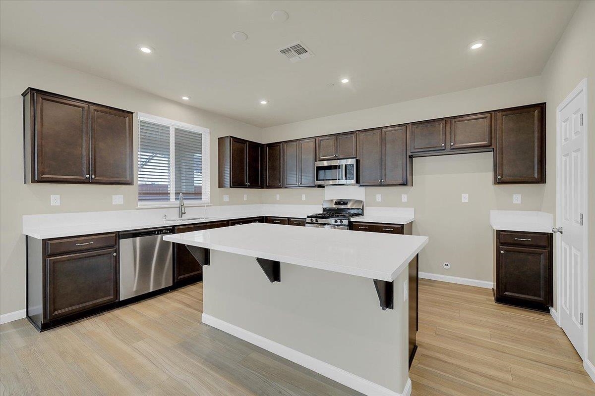 Detail Gallery Image 11 of 56 For 1712 House Dr, Woodland,  CA 95776 - 4 Beds | 3/1 Baths