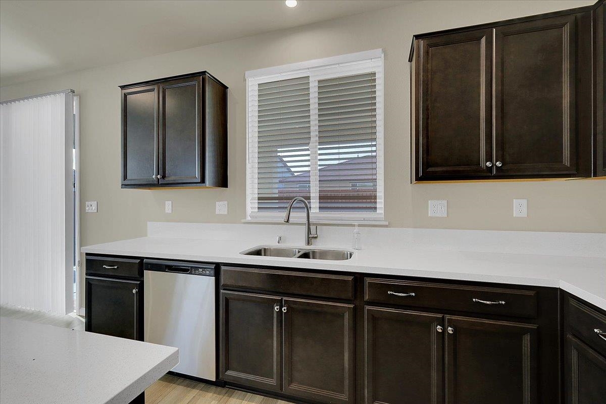 Detail Gallery Image 15 of 56 For 1712 House Dr, Woodland,  CA 95776 - 4 Beds | 3/1 Baths