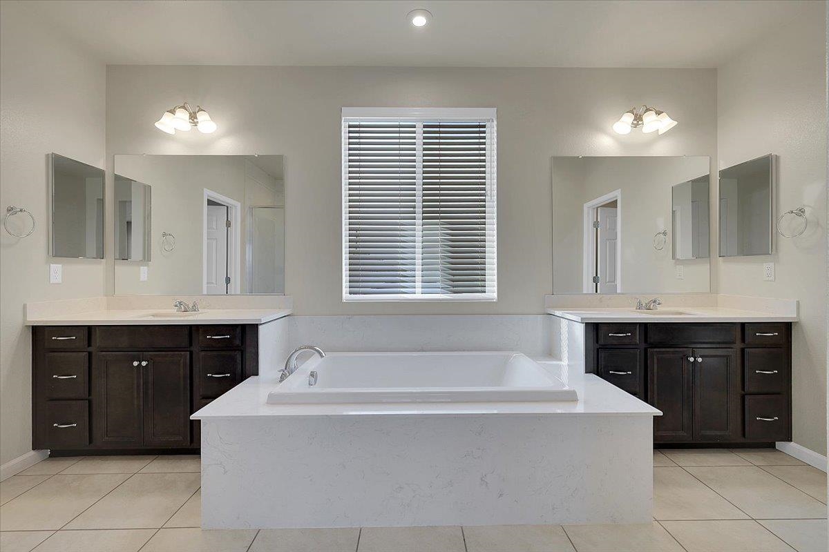 Detail Gallery Image 30 of 56 For 1712 House Dr, Woodland,  CA 95776 - 4 Beds | 3/1 Baths