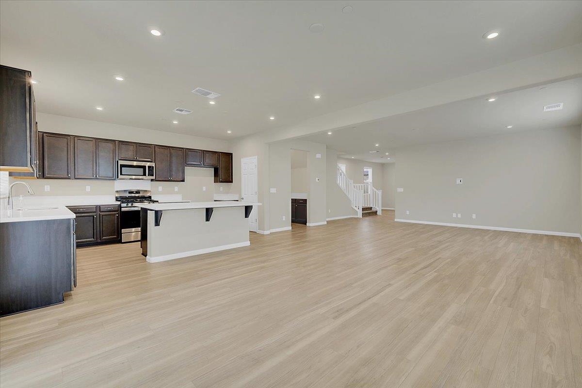 Detail Gallery Image 8 of 56 For 1712 House Dr, Woodland,  CA 95776 - 4 Beds | 3/1 Baths