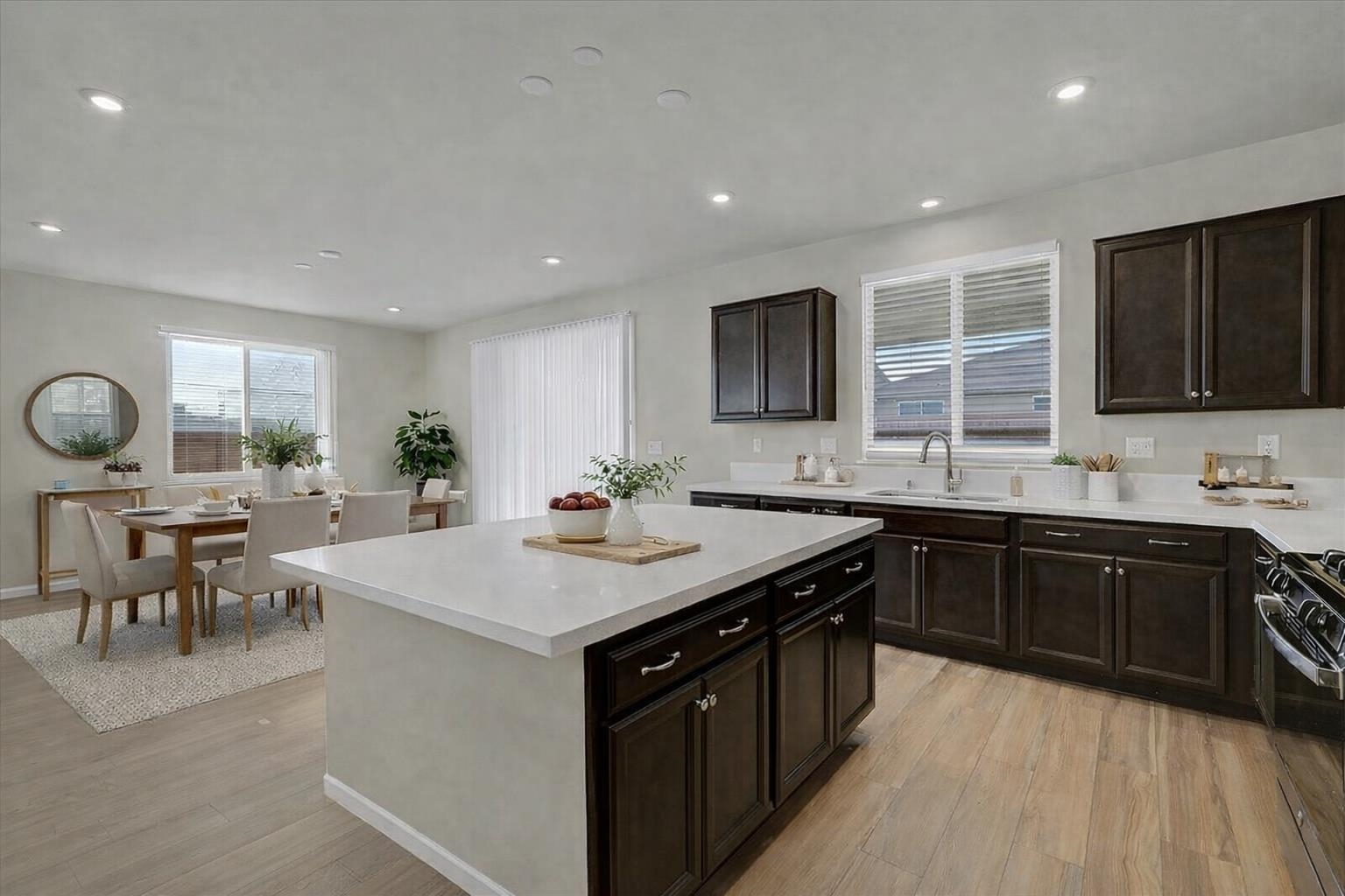 Detail Gallery Image 9 of 56 For 1712 House Dr, Woodland,  CA 95776 - 4 Beds | 3/1 Baths