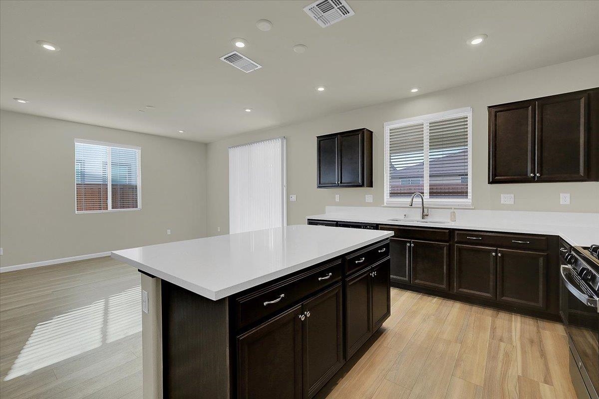 Detail Gallery Image 10 of 56 For 1712 House Dr, Woodland,  CA 95776 - 4 Beds | 3/1 Baths