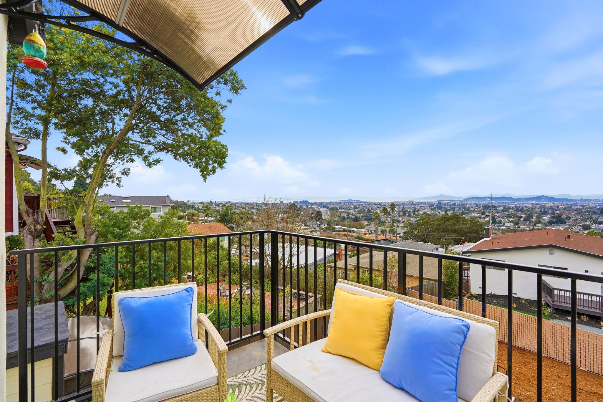 Detail Gallery Image 5 of 58 For 5950 Monterey Ave, Richmond,  CA 94805 - 4 Beds | 3 Baths