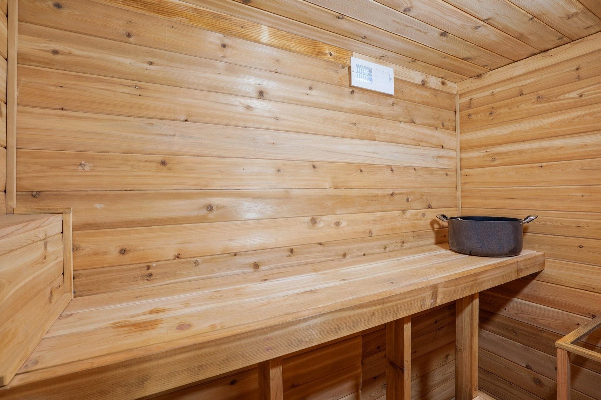 Detail Gallery Image 7 of 58 For 5950 Monterey Ave, Richmond,  CA 94805 - 4 Beds | 3 Baths