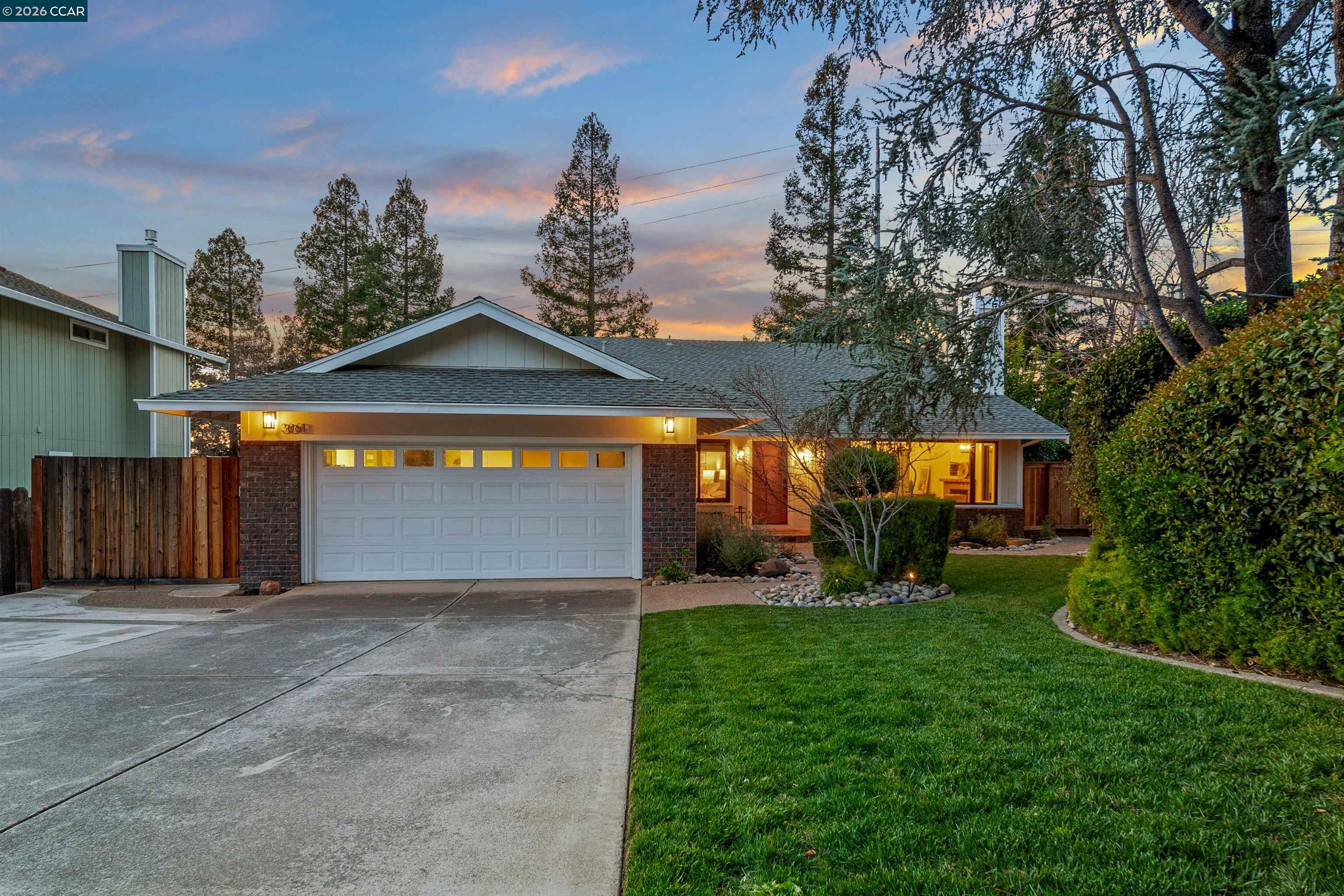 Front Image Thumbnail for CC41121568