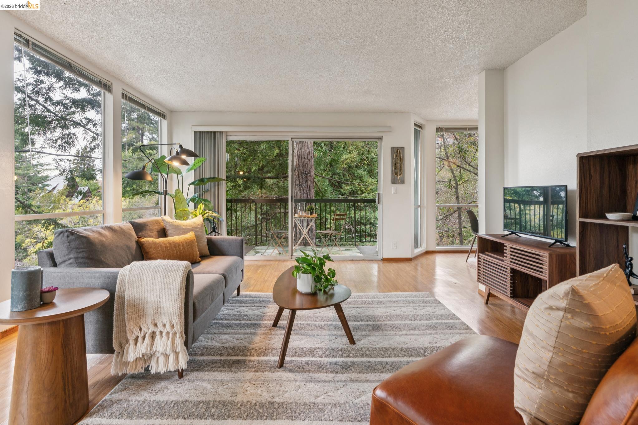 Detail Gallery Image 4 of 29 For 2700 Le Conte Ave #402,  Berkeley,  CA 94709 - 1 Beds | 1 Baths