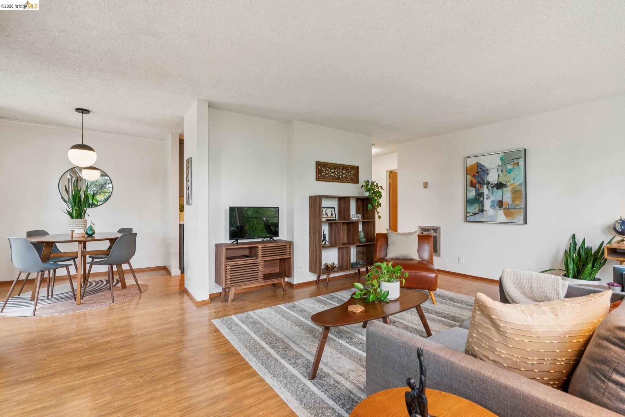 Detail Gallery Image 7 of 29 For 2700 Le Conte Ave #402,  Berkeley,  CA 94709 - 1 Beds | 1 Baths