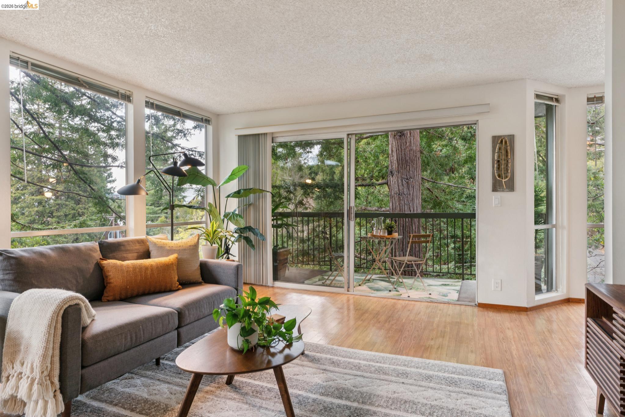 Detail Gallery Image 9 of 29 For 2700 Le Conte Ave #402,  Berkeley,  CA 94709 - 1 Beds | 1 Baths