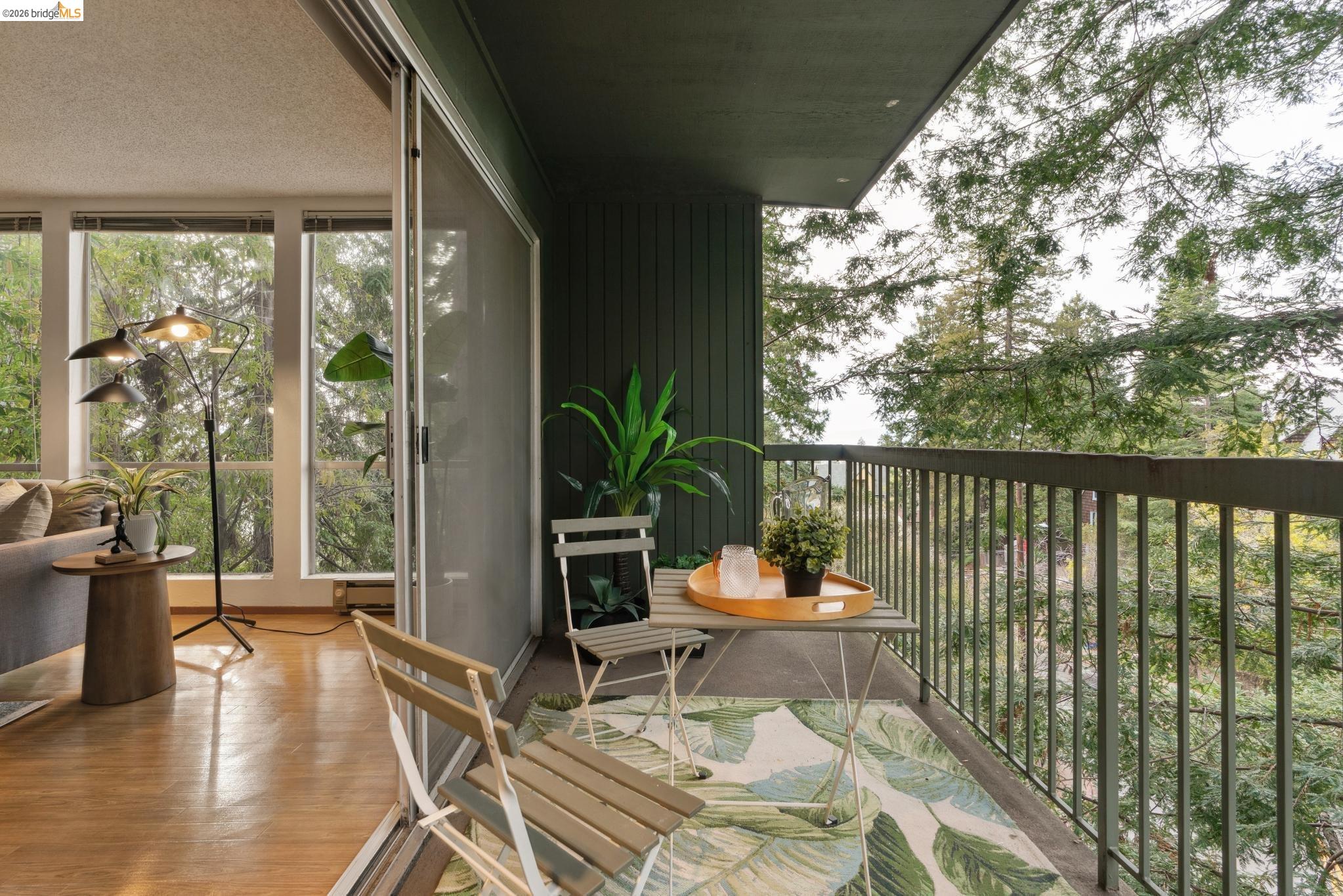 Detail Gallery Image 10 of 29 For 2700 Le Conte Ave #402,  Berkeley,  CA 94709 - 1 Beds | 1 Baths