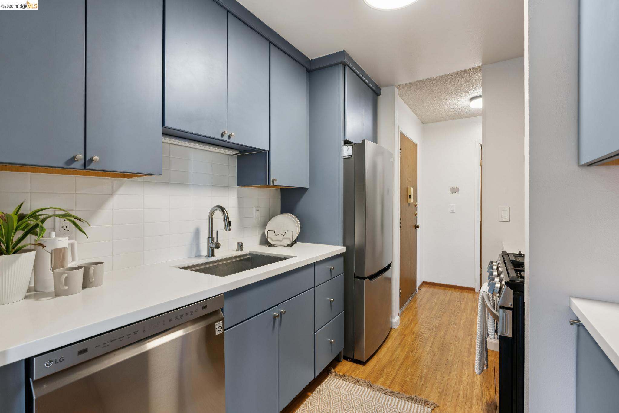 Detail Gallery Image 16 of 29 For 2700 Le Conte Ave #402,  Berkeley,  CA 94709 - 1 Beds | 1 Baths