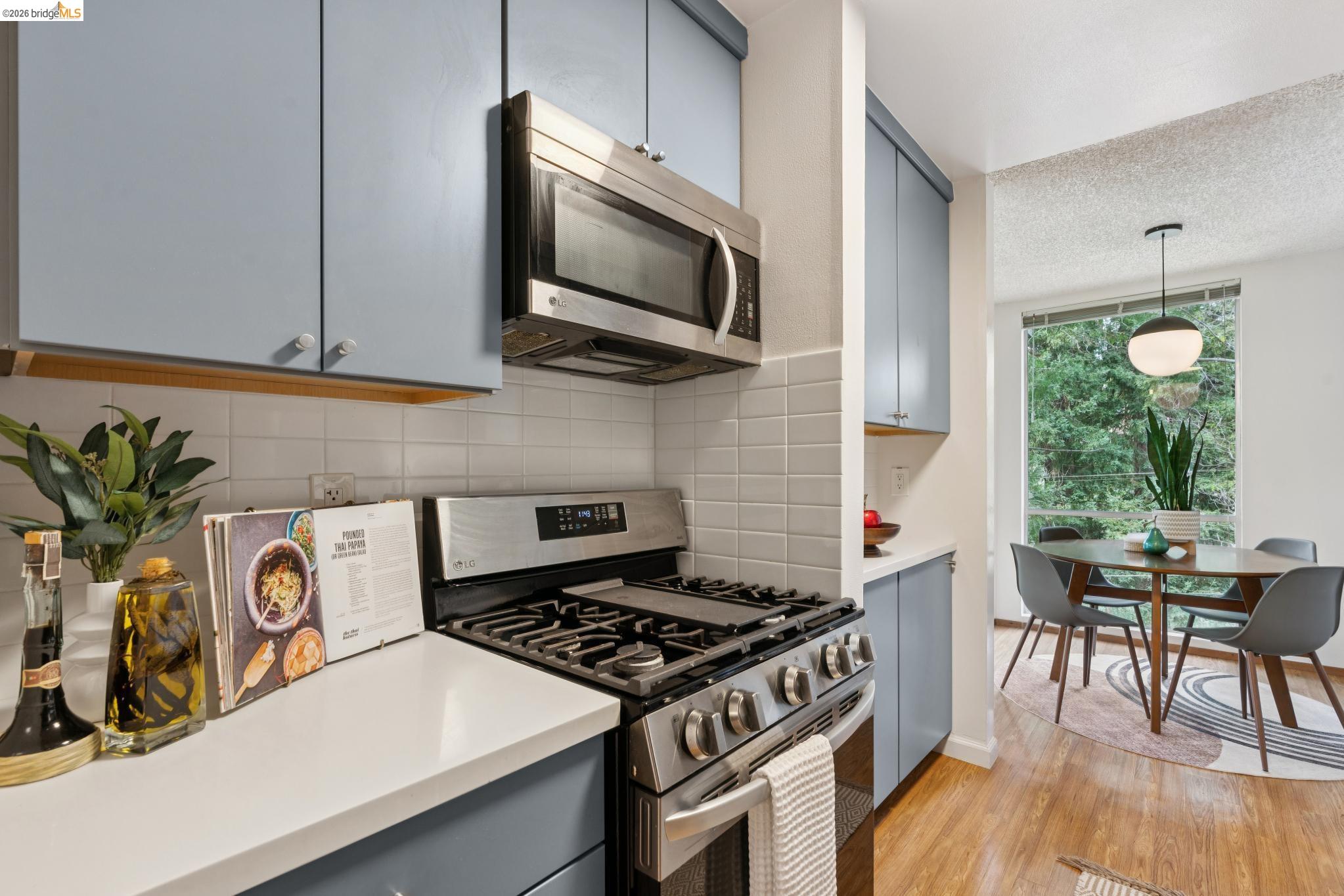 Detail Gallery Image 18 of 29 For 2700 Le Conte Ave #402,  Berkeley,  CA 94709 - 1 Beds | 1 Baths