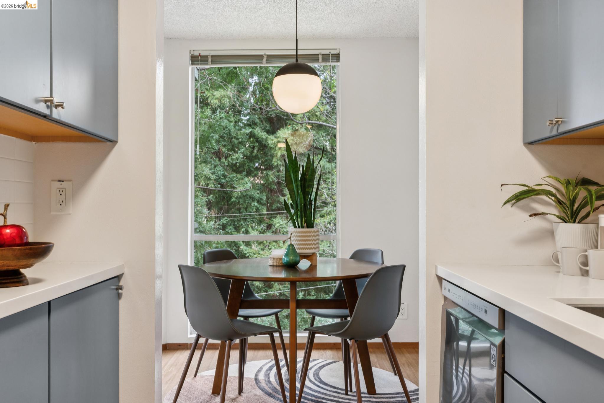 Detail Gallery Image 20 of 29 For 2700 Le Conte Ave #402,  Berkeley,  CA 94709 - 1 Beds | 1 Baths