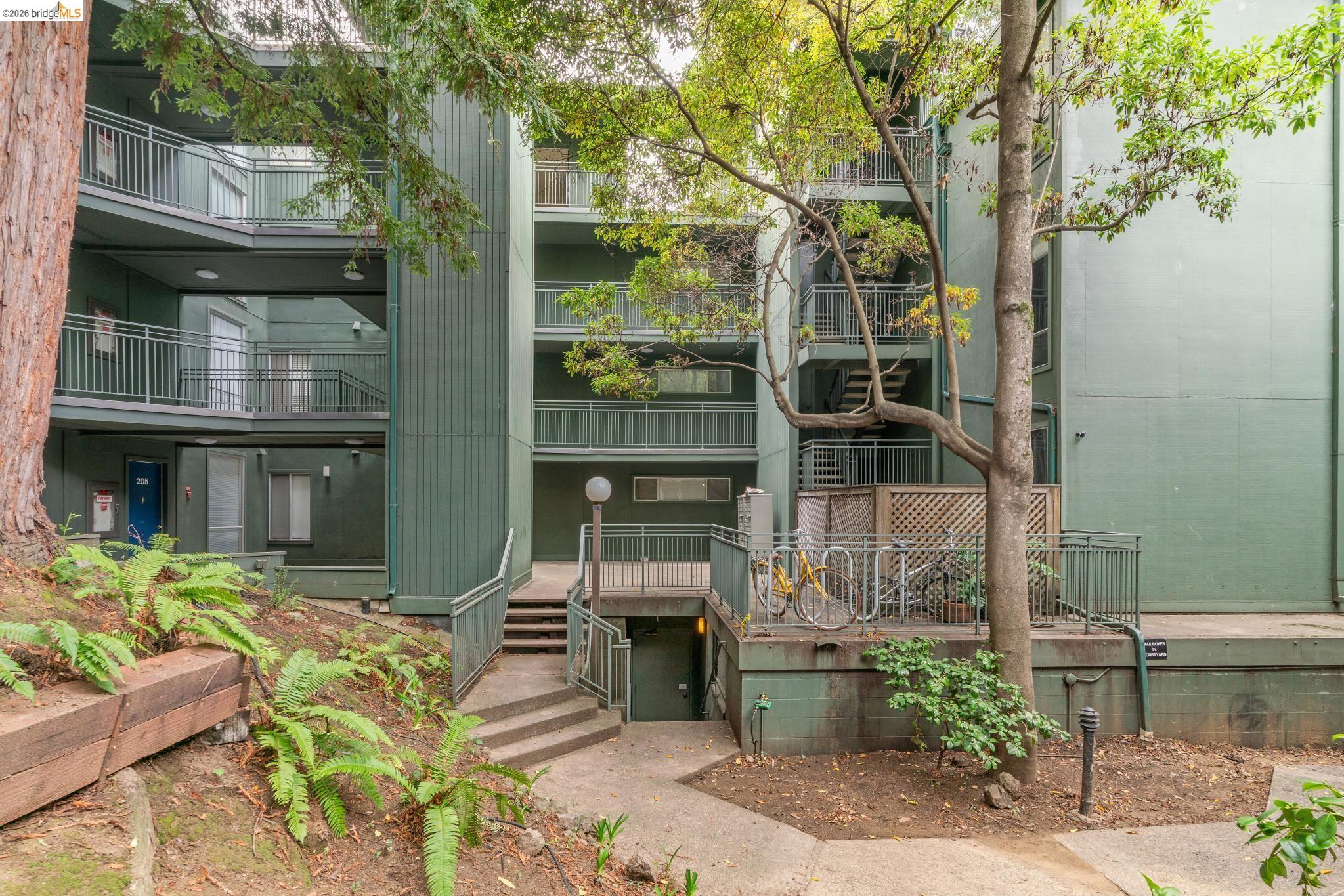 Detail Gallery Image 27 of 29 For 2700 Le Conte Ave #402,  Berkeley,  CA 94709 - 1 Beds | 1 Baths