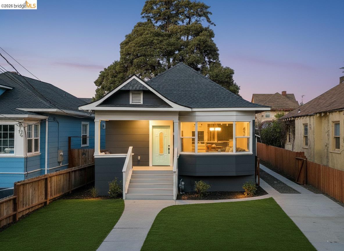 Detail Gallery Image 2 of 48 For 760 53rd St, Oakland,  CA 94609 - 3 Beds | 2 Baths