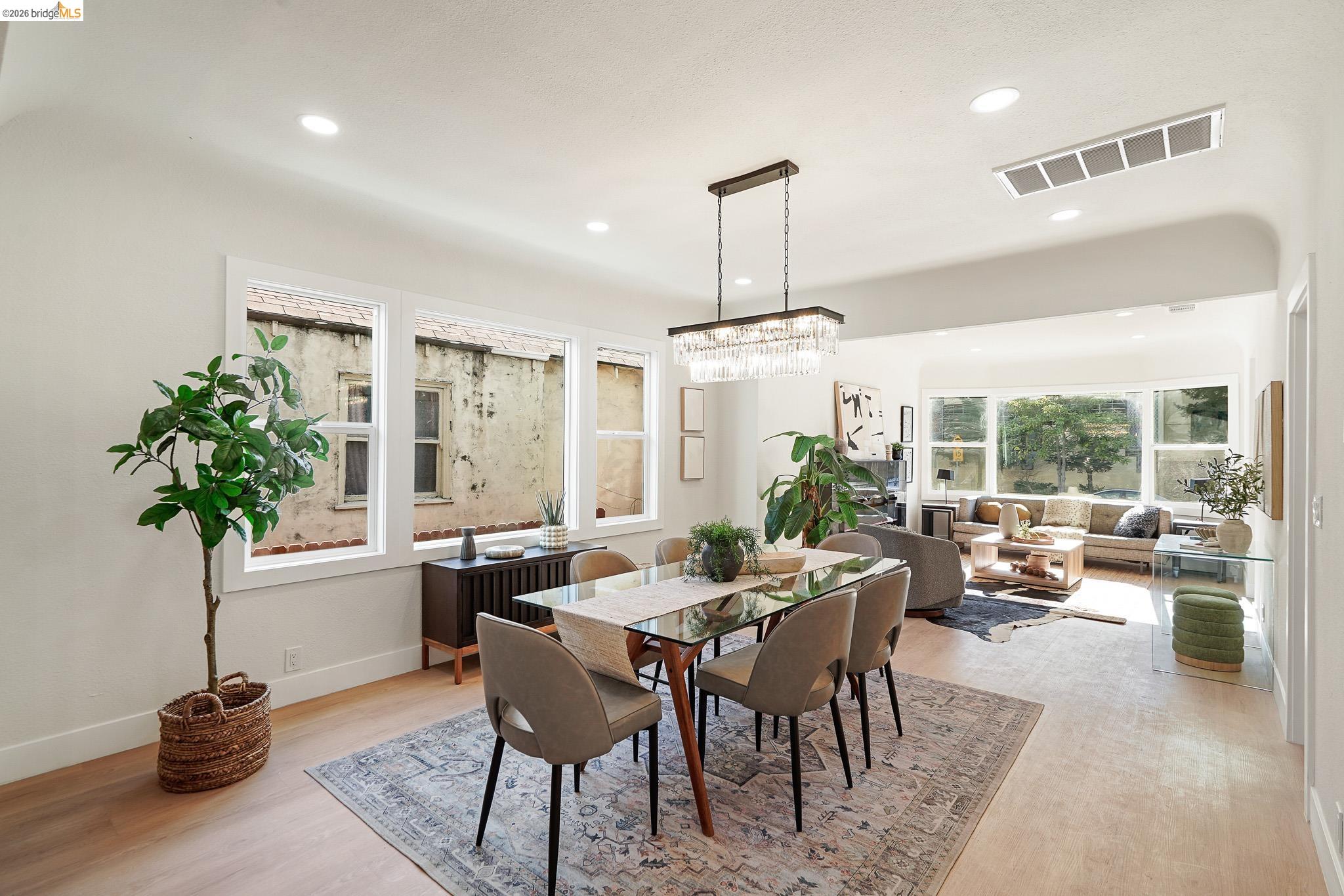 Detail Gallery Image 11 of 48 For 760 53rd St, Oakland,  CA 94609 - 3 Beds | 2 Baths