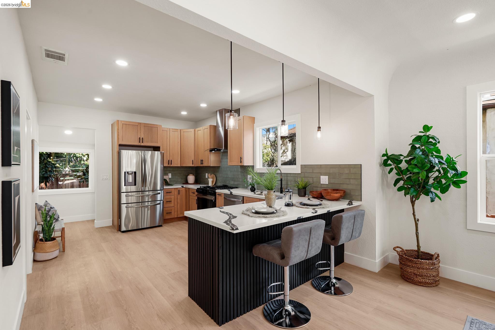 Detail Gallery Image 12 of 48 For 760 53rd St, Oakland,  CA 94609 - 3 Beds | 2 Baths