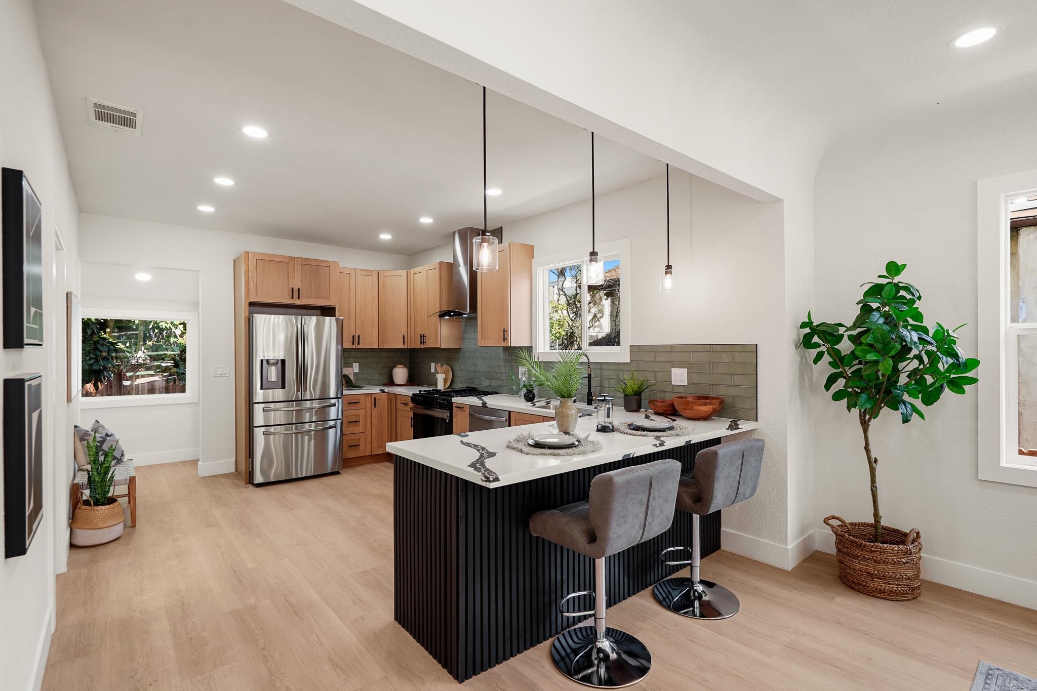 Detail Gallery Image 12 of 48 For 760 53rd St, Oakland,  CA 94609 - 3 Beds | 2 Baths