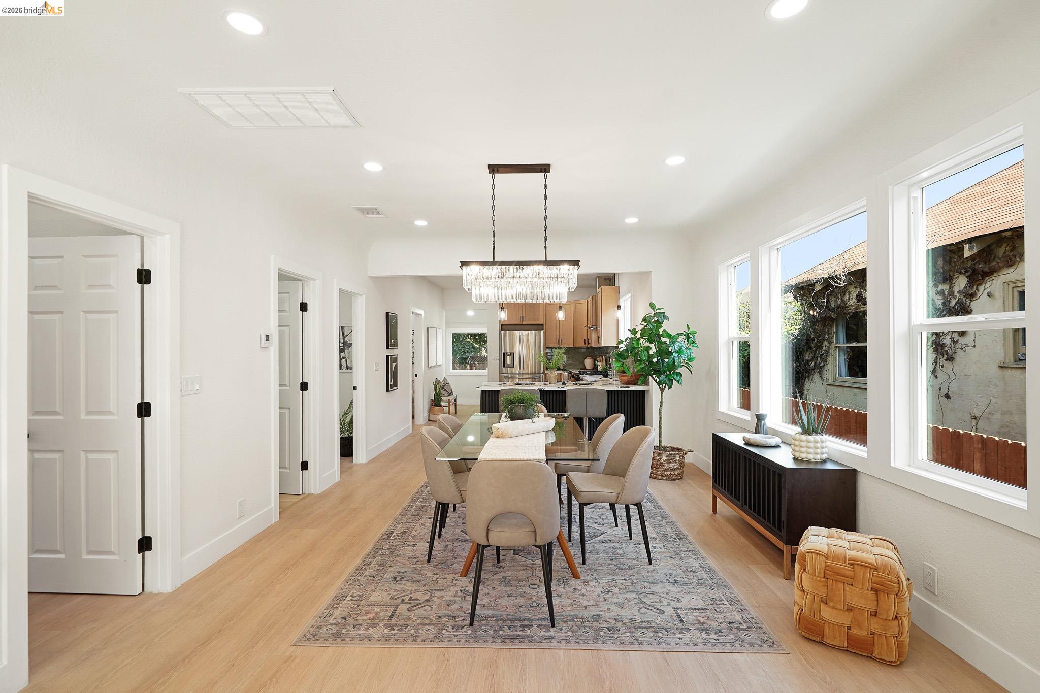 Detail Gallery Image 9 of 48 For 760 53rd St, Oakland,  CA 94609 - 3 Beds | 2 Baths