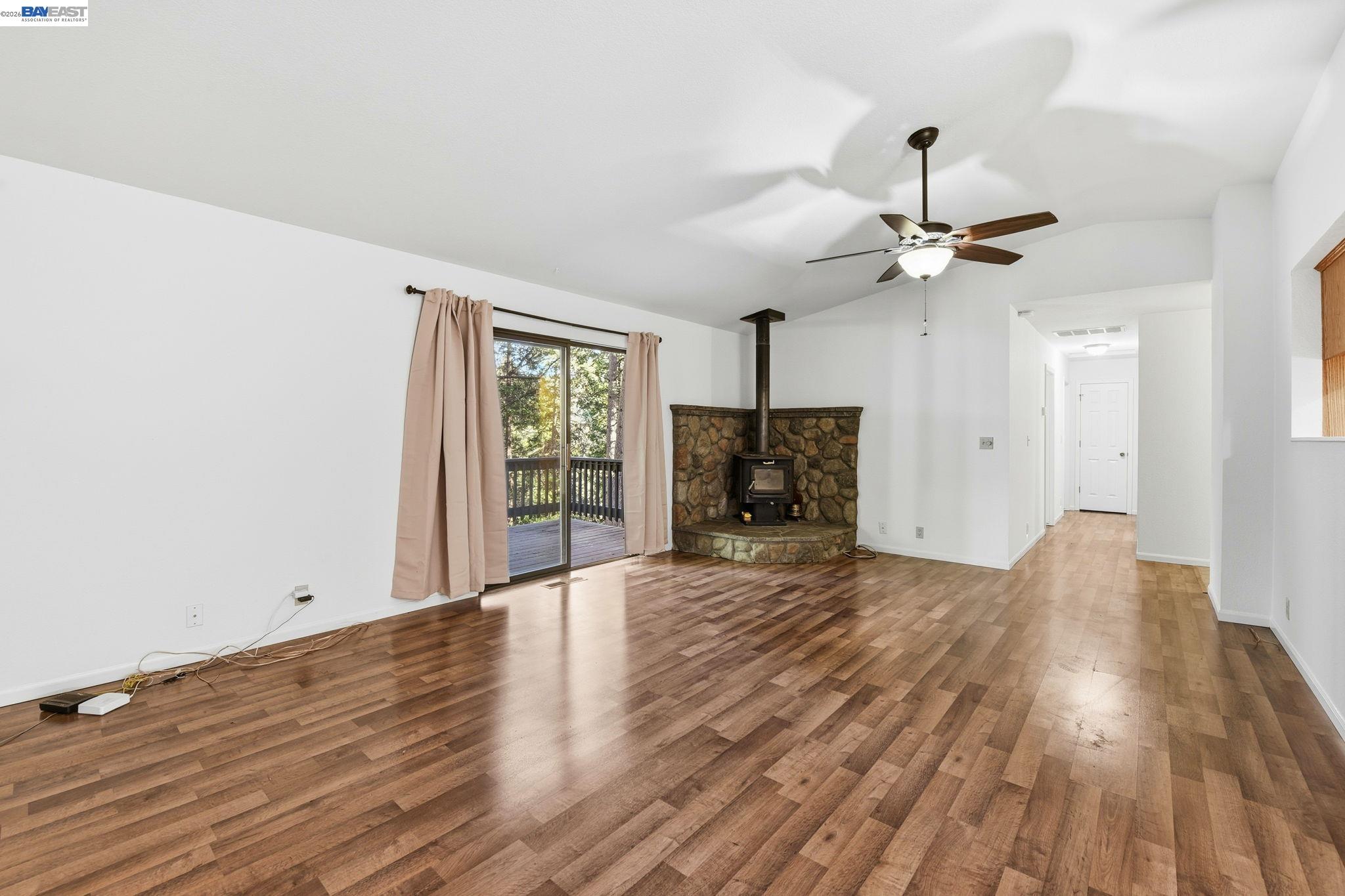 Detail Gallery Image 7 of 32 For 27701 Evelyn Ct, Pioneer,  CA 95666 - 3 Beds | 2 Baths