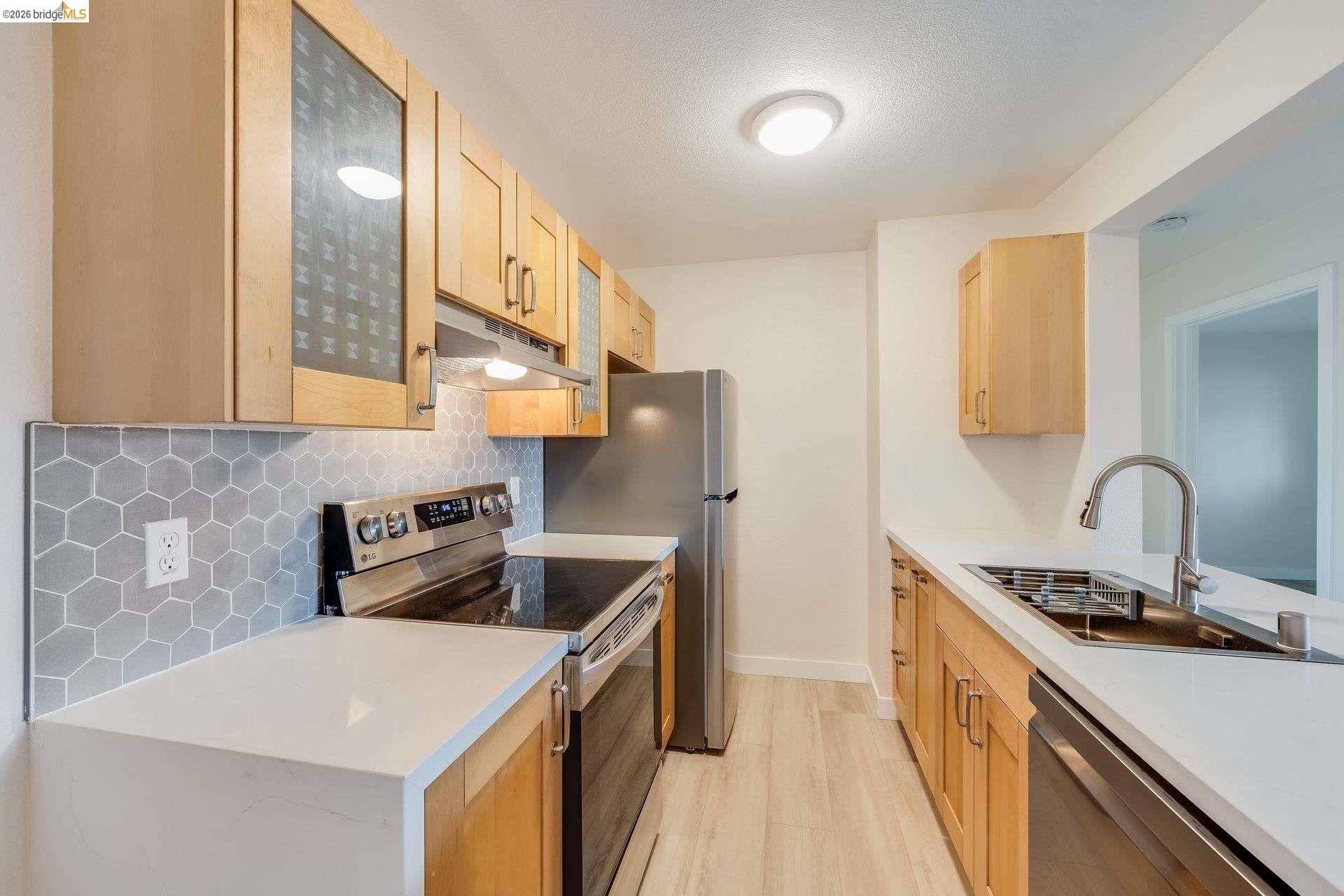 Front Image Thumbnail for EB41121604