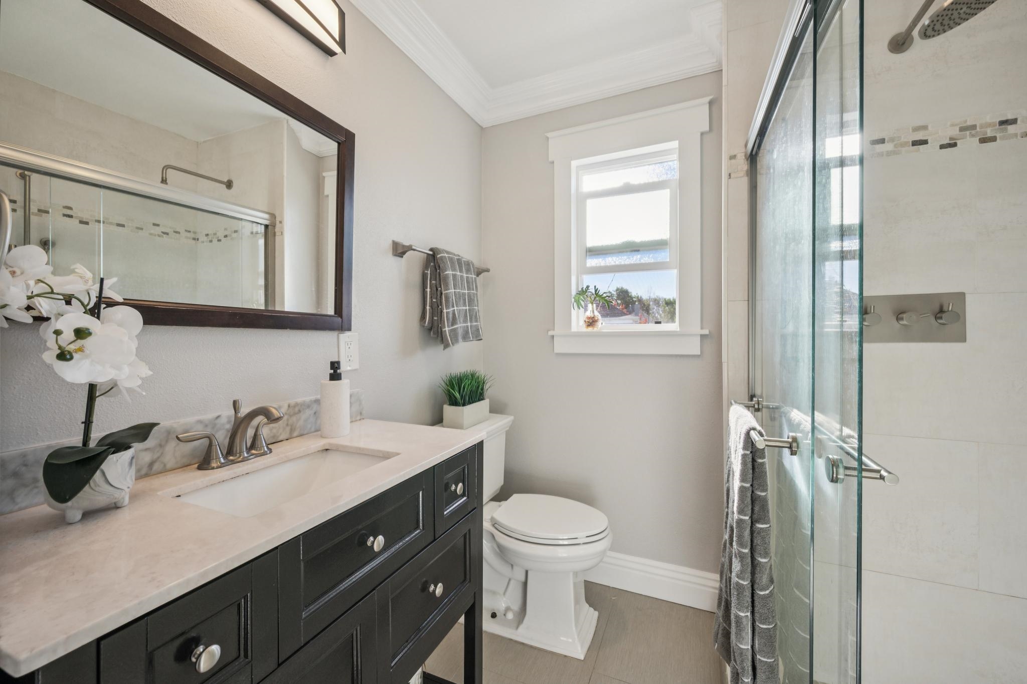 Detail Gallery Image 26 of 58 For 3033 Ellis St #B,  Berkeley,  CA 94703 - 3 Beds | 2/1 Baths