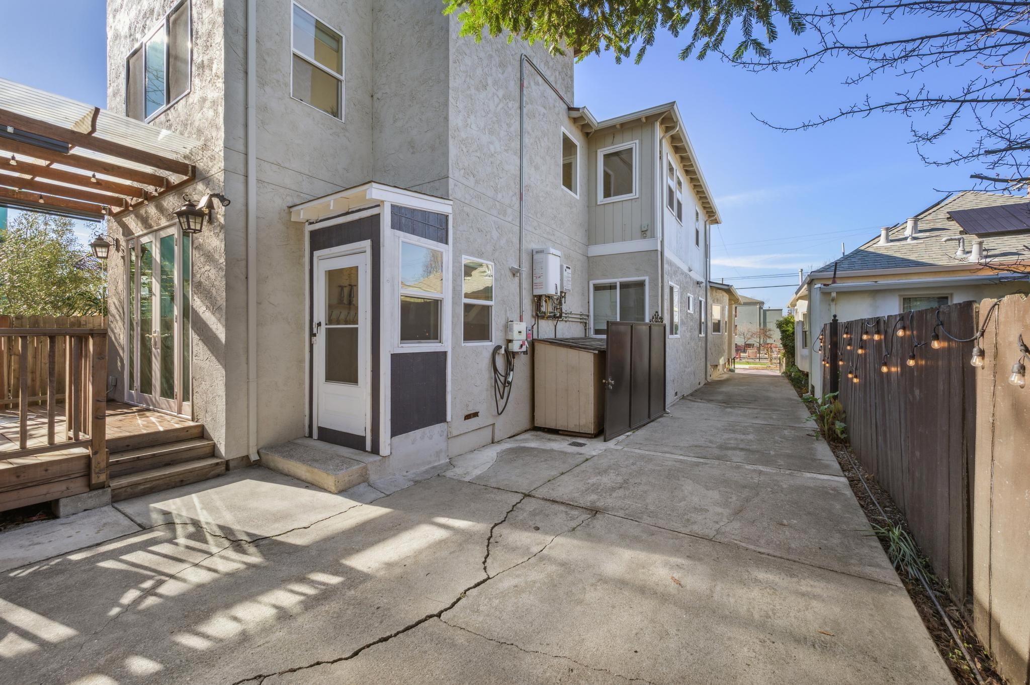 Detail Gallery Image 37 of 58 For 3033 Ellis St #B,  Berkeley,  CA 94703 - 3 Beds | 2/1 Baths