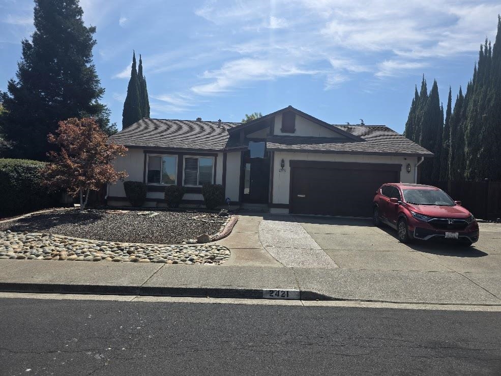 Great Antioch location,3 bedrooms, 2 baths, inside laundry with  RV space for extra vehicle.