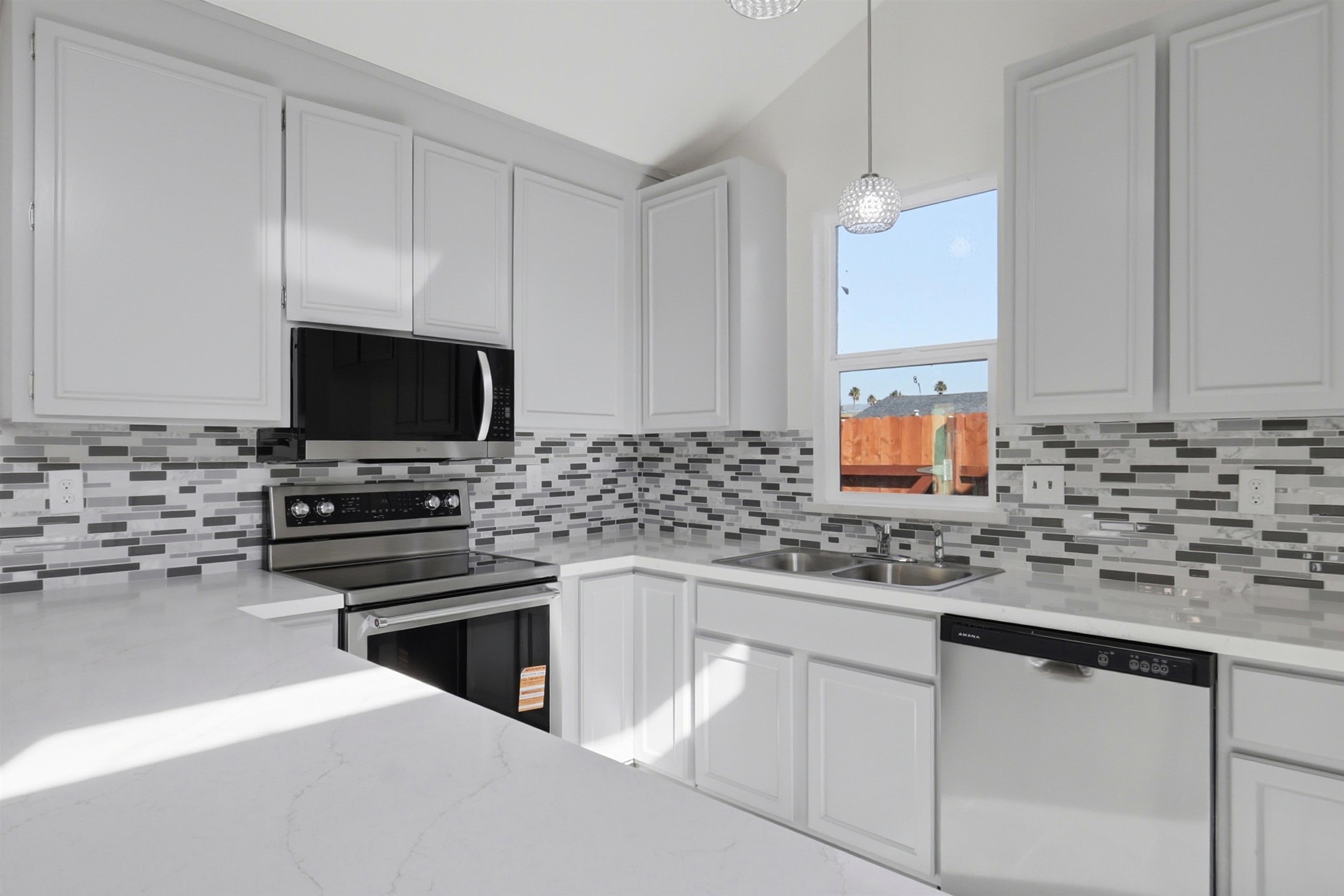 Detail Gallery Image 11 of 39 For 1371 Sunnycrest Circle, San Jose,  CA 95122 - 4 Beds | 2 Baths