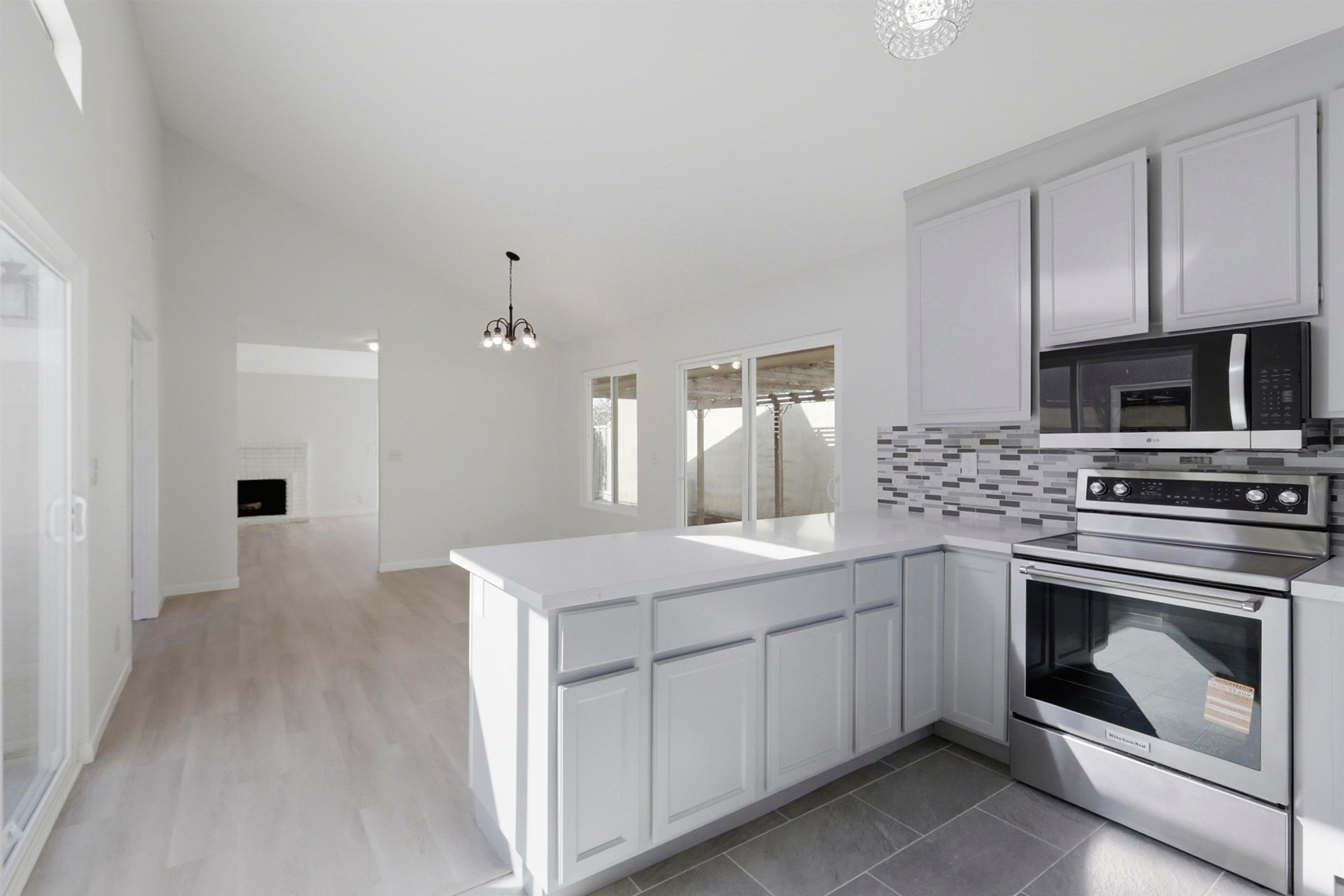 Detail Gallery Image 12 of 39 For 1371 Sunnycrest Circle, San Jose,  CA 95122 - 4 Beds | 2 Baths