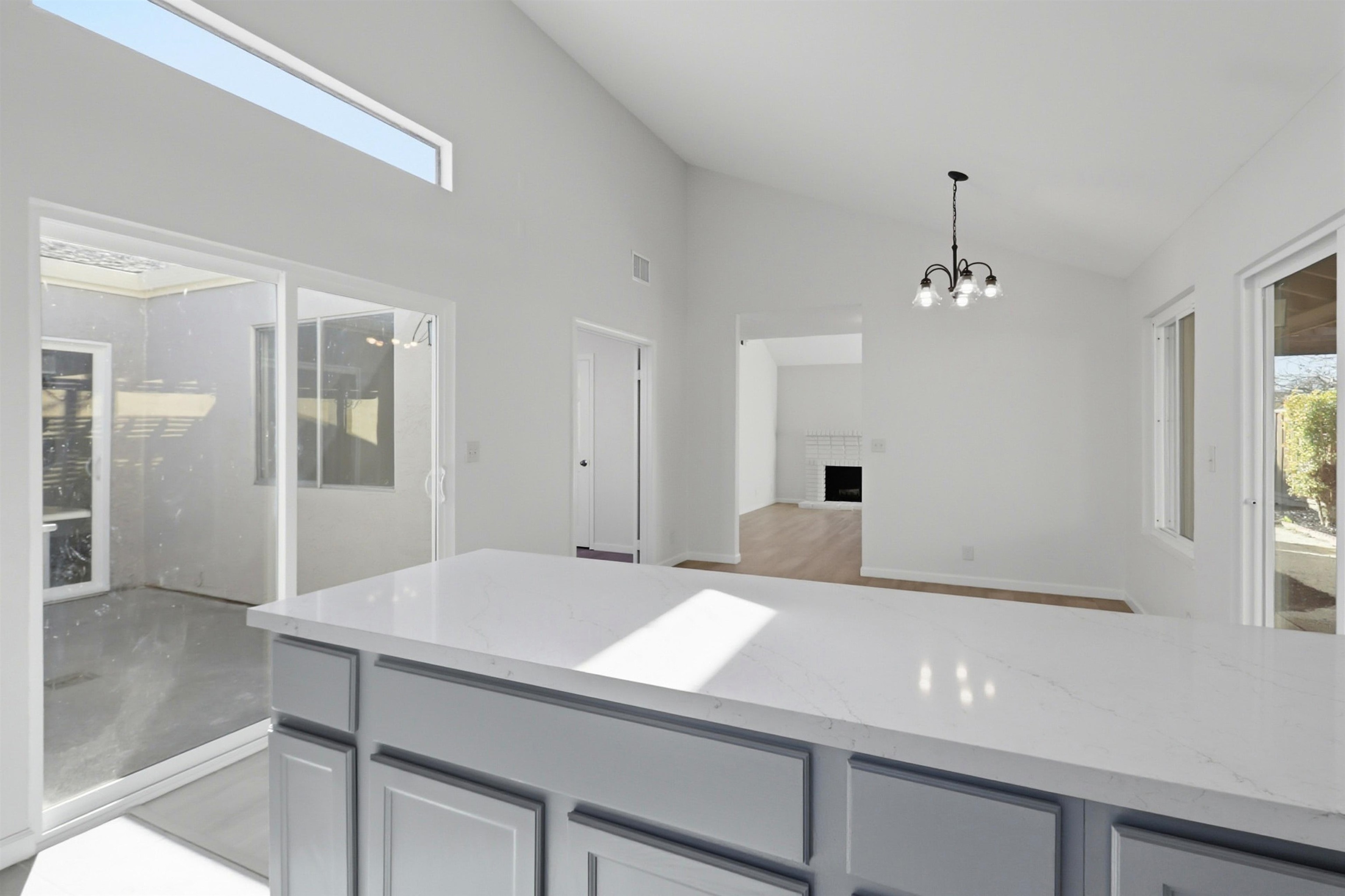 Detail Gallery Image 14 of 39 For 1371 Sunnycrest Circle, San Jose,  CA 95122 - 4 Beds | 2 Baths