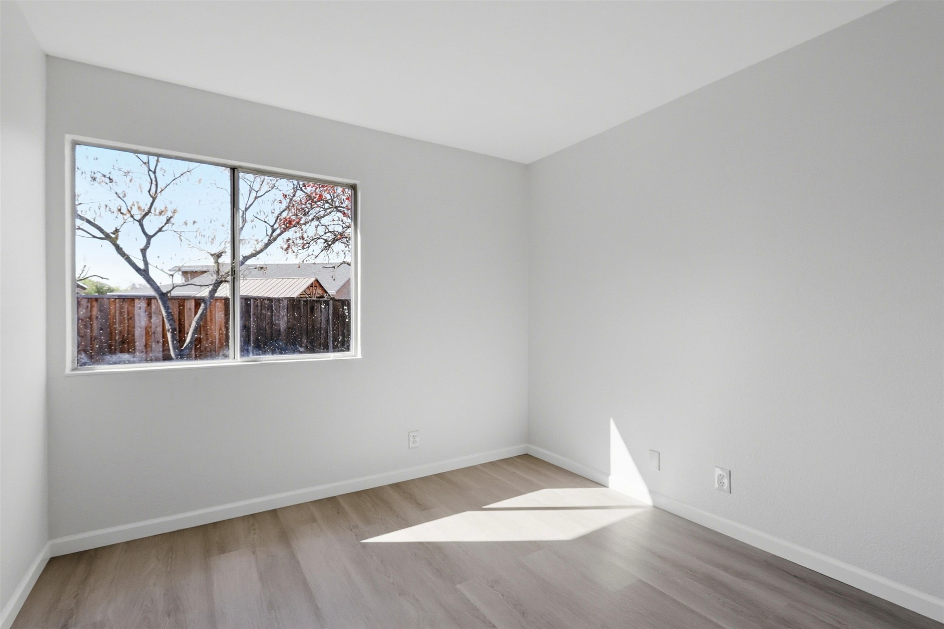 Detail Gallery Image 19 of 39 For 1371 Sunnycrest Circle, San Jose,  CA 95122 - 4 Beds | 2 Baths