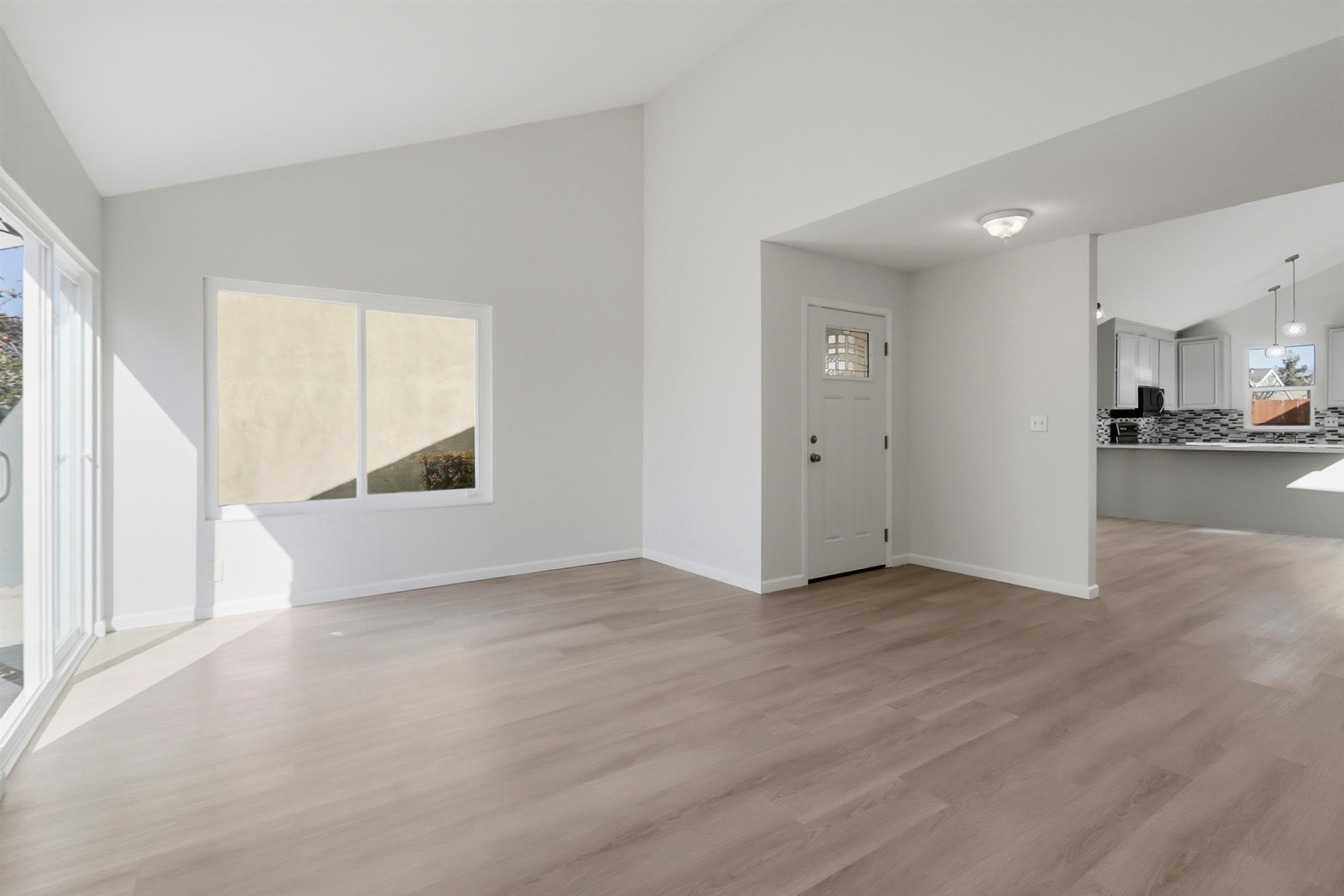 Detail Gallery Image 4 of 39 For 1371 Sunnycrest Circle, San Jose,  CA 95122 - 4 Beds | 2 Baths