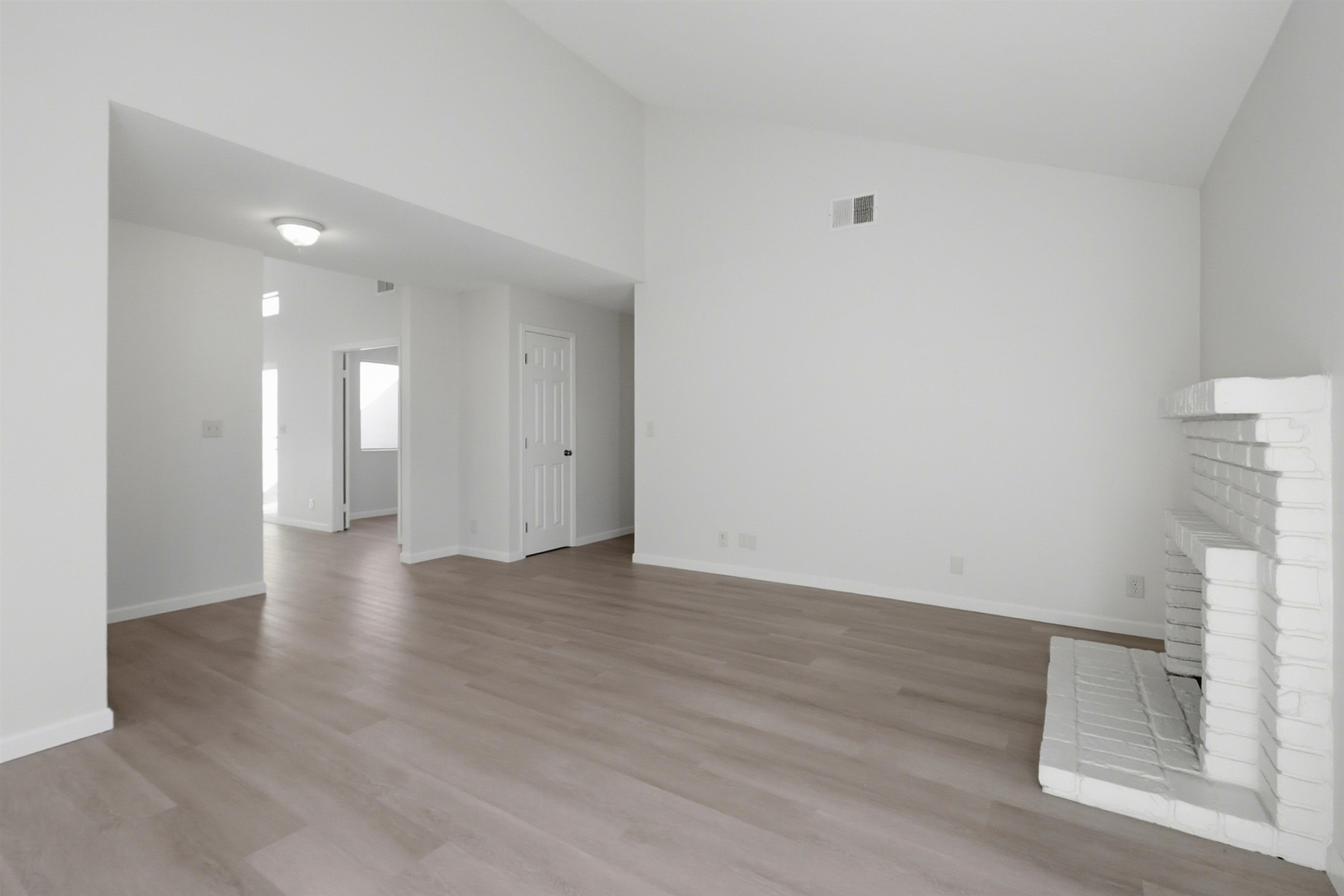 Detail Gallery Image 6 of 39 For 1371 Sunnycrest Circle, San Jose,  CA 95122 - 4 Beds | 2 Baths