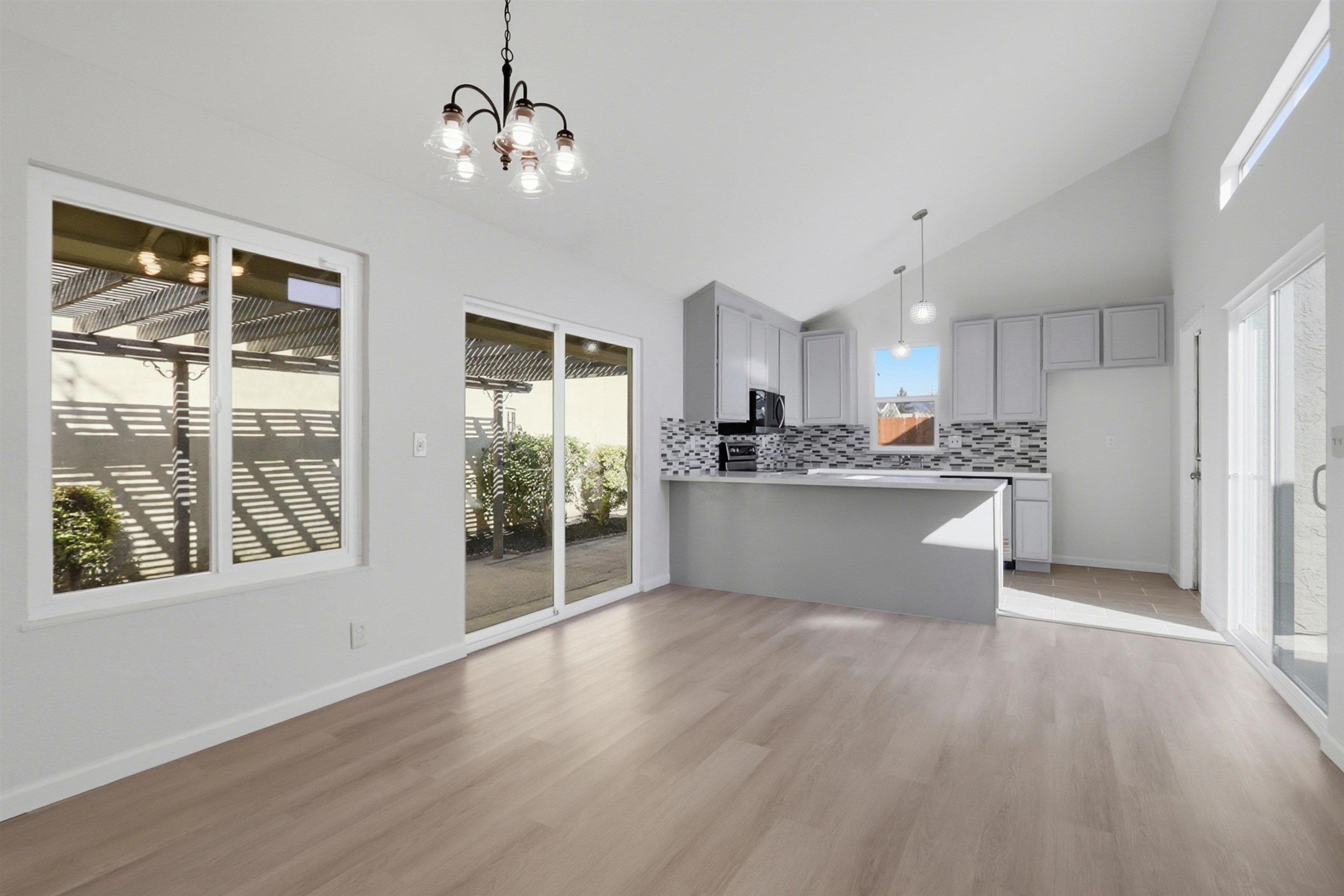 Detail Gallery Image 7 of 39 For 1371 Sunnycrest Circle, San Jose,  CA 95122 - 4 Beds | 2 Baths