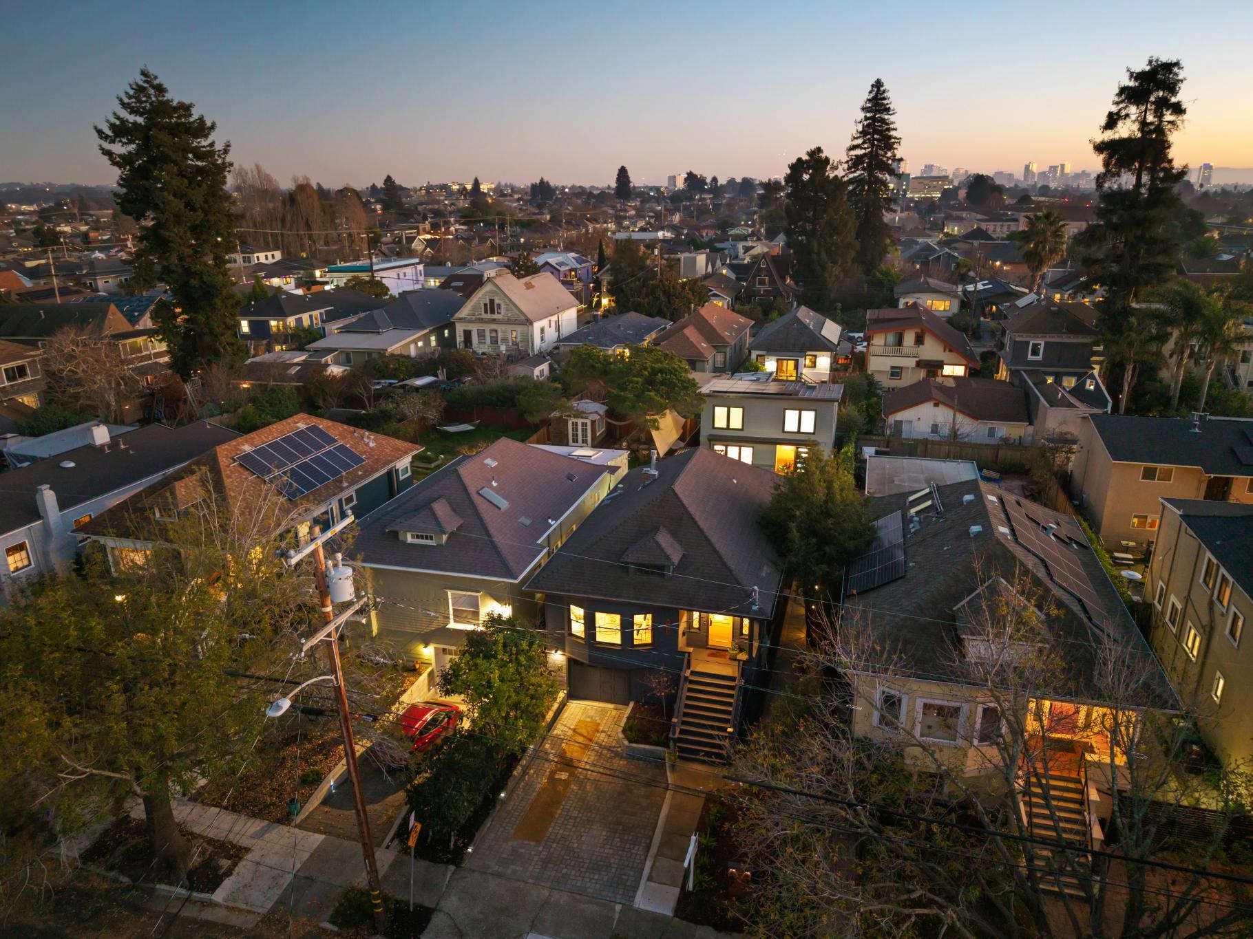 Detail Gallery Image 2 of 60 For 737 61st St, Oakland,  CA 94609 - 6 Beds | 3 Baths