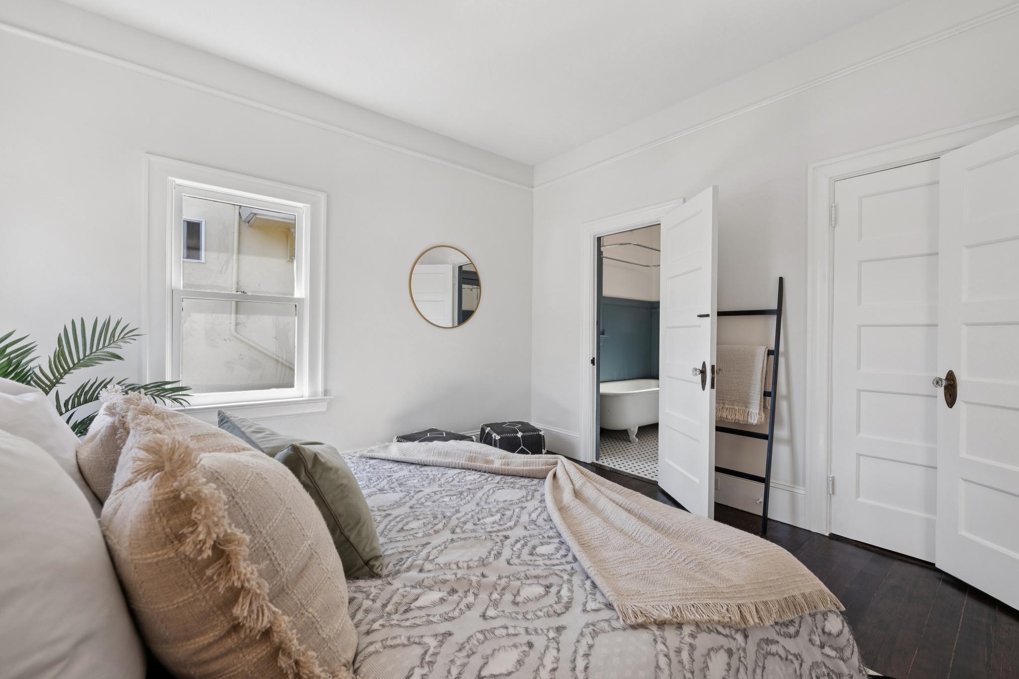 Detail Gallery Image 23 of 60 For 737 61st St, Oakland,  CA 94609 - 6 Beds | 3 Baths