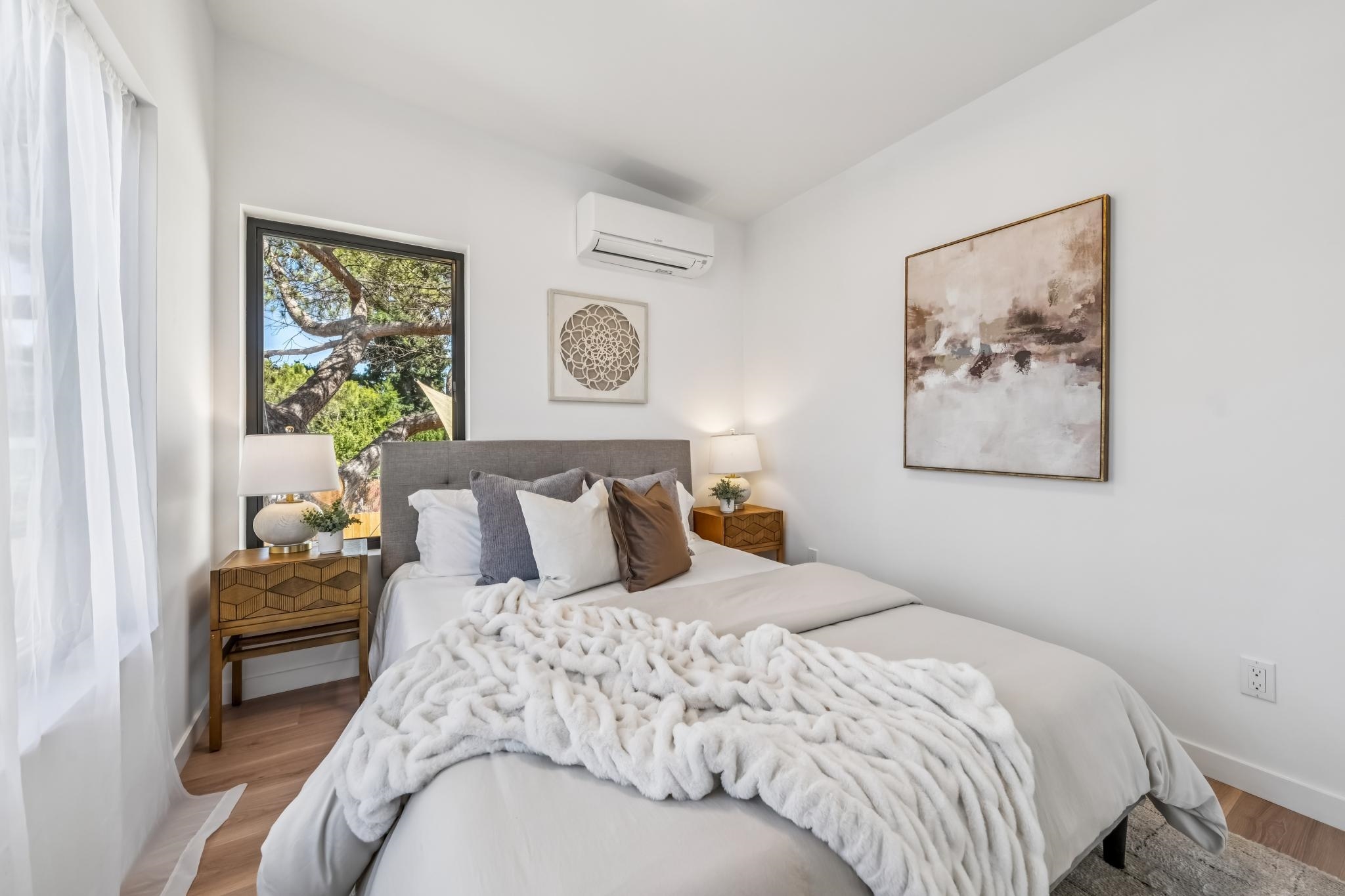 Detail Gallery Image 52 of 60 For 737 61st St, Oakland,  CA 94609 - 6 Beds | 3 Baths