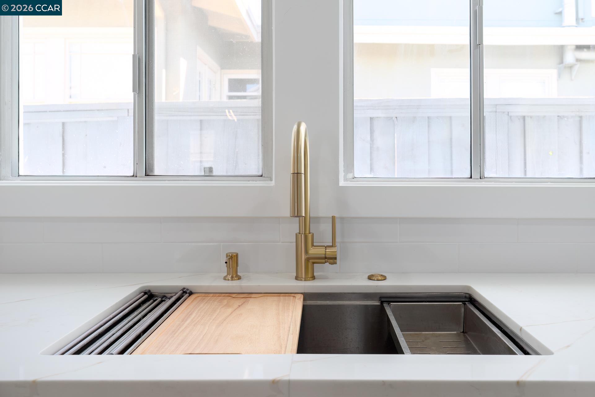 Detail Gallery Image 16 of 59 For 1515 Hampel St, Oakland,  CA 94602 - 2 Beds | 1 Baths