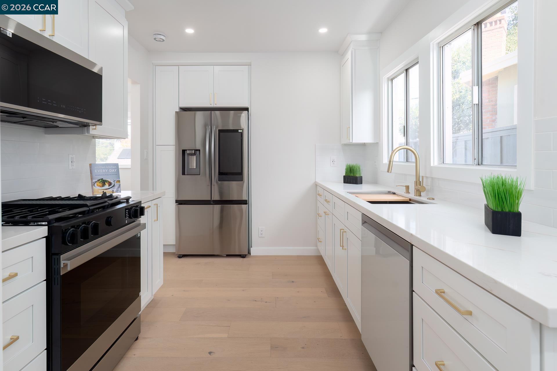 Detail Gallery Image 19 of 59 For 1515 Hampel St, Oakland,  CA 94602 - 2 Beds | 1 Baths