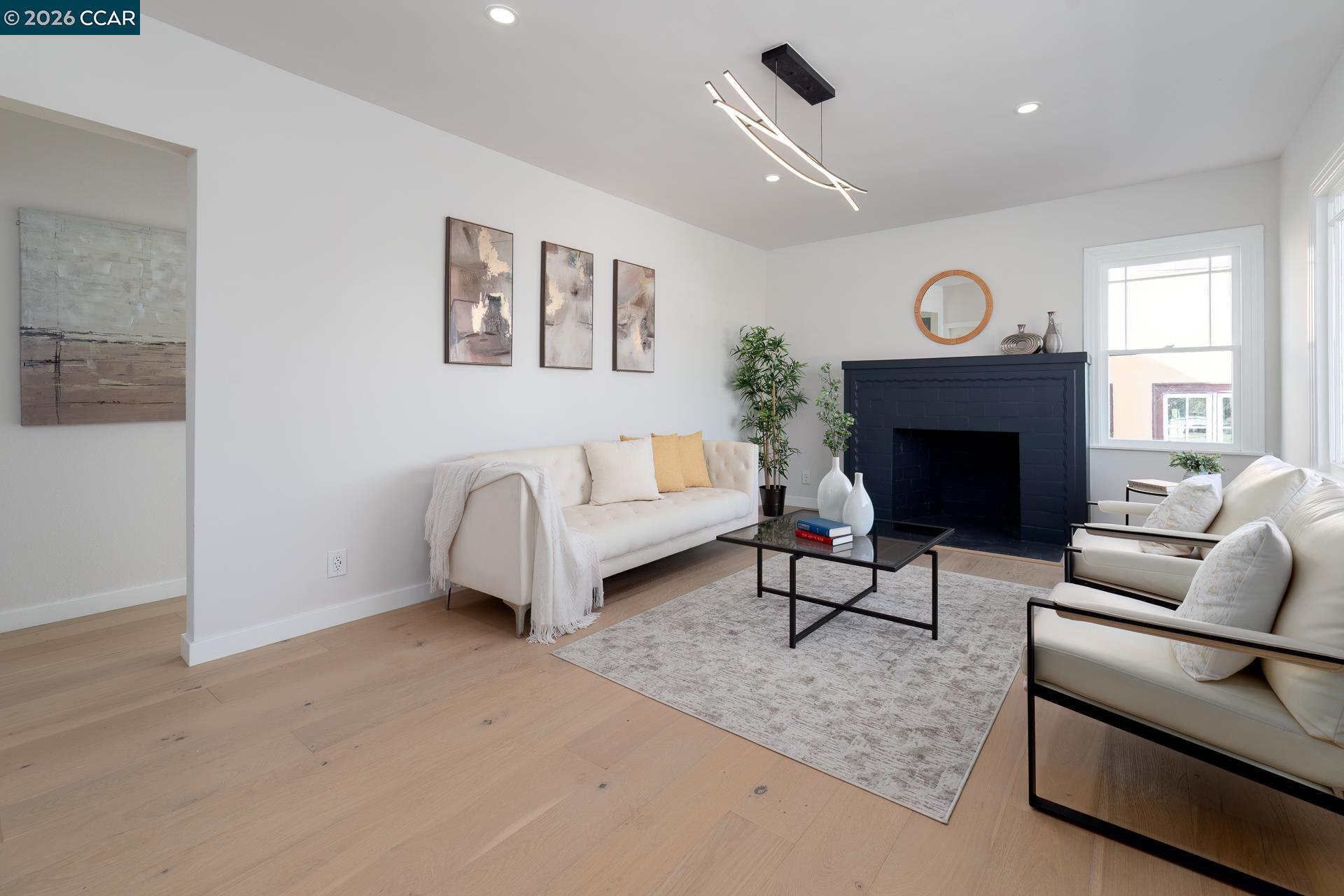 Detail Gallery Image 3 of 59 For 1515 Hampel St, Oakland,  CA 94602 - 2 Beds | 1 Baths